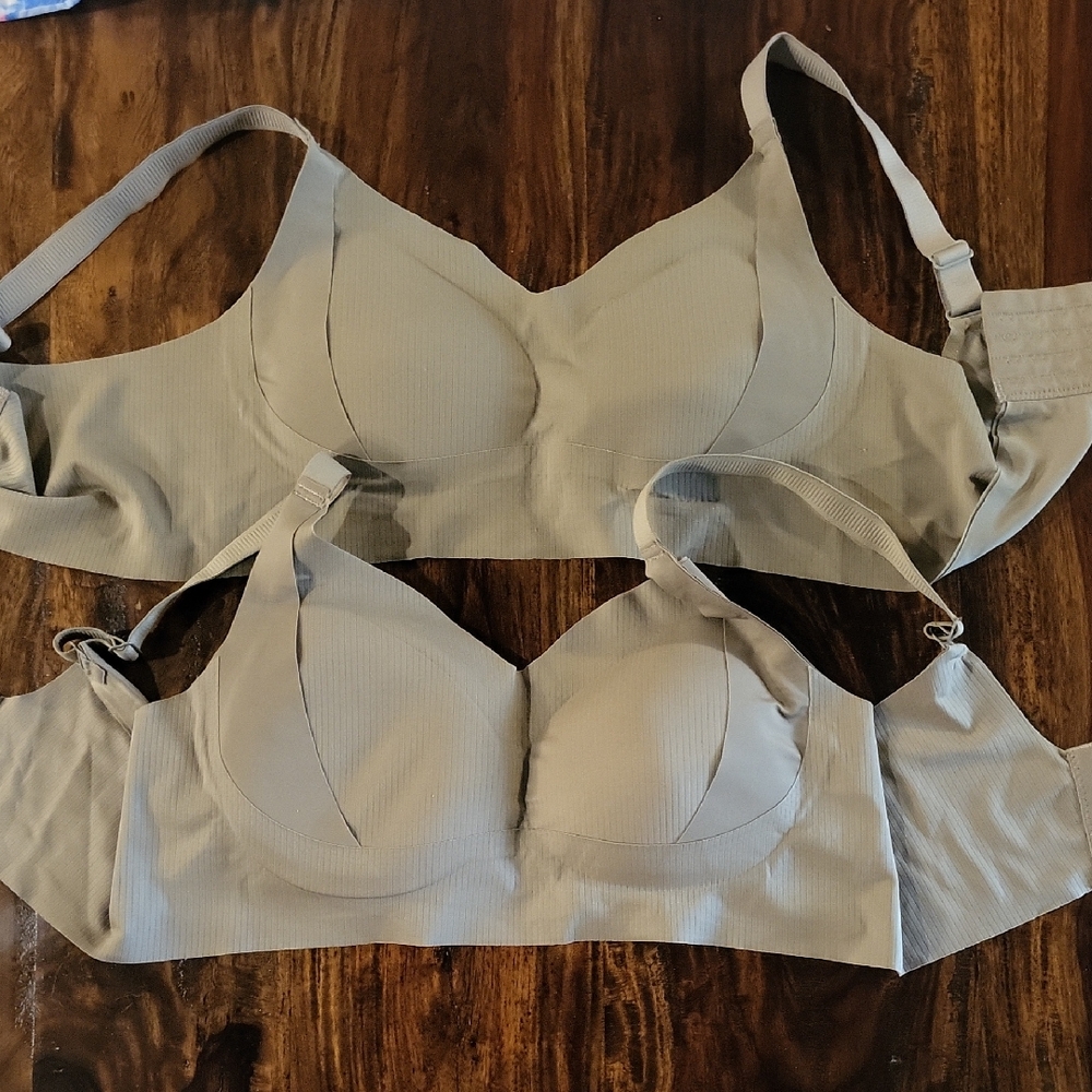 2 BRAS SEAMLESS TAN SZ 3X LIKE NEW CONDITION.
